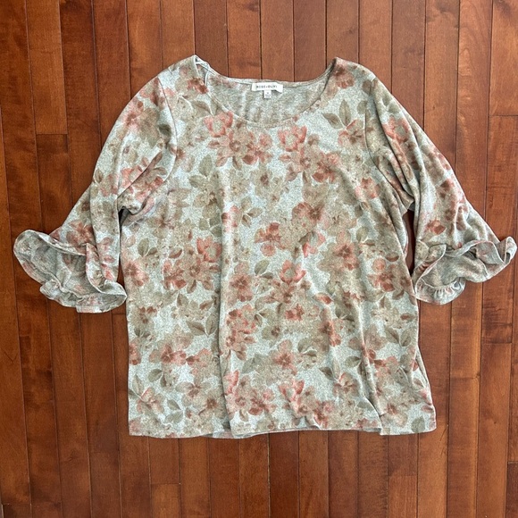 Rose & Olive Tops - Rose & Olive Floral Print and Ruffle Sleeve Women's Top Size 1X